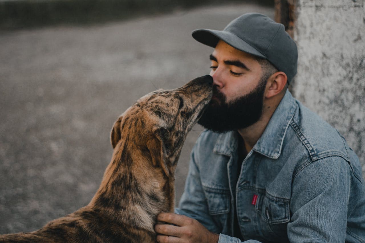 Mensch mit gerettetem Hund